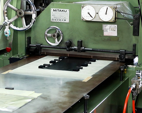 ハーフカット機